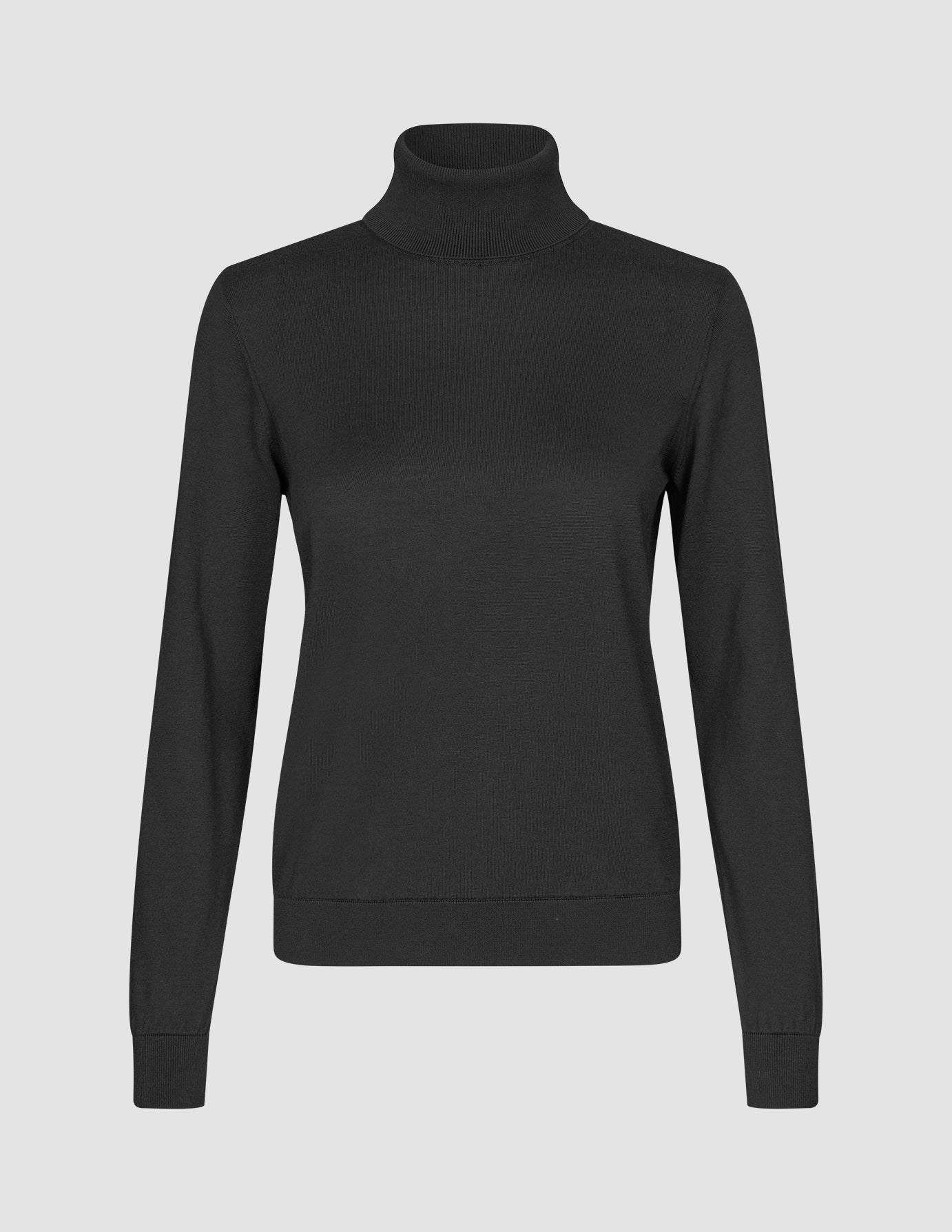 Fin Strik Black Turtleneck